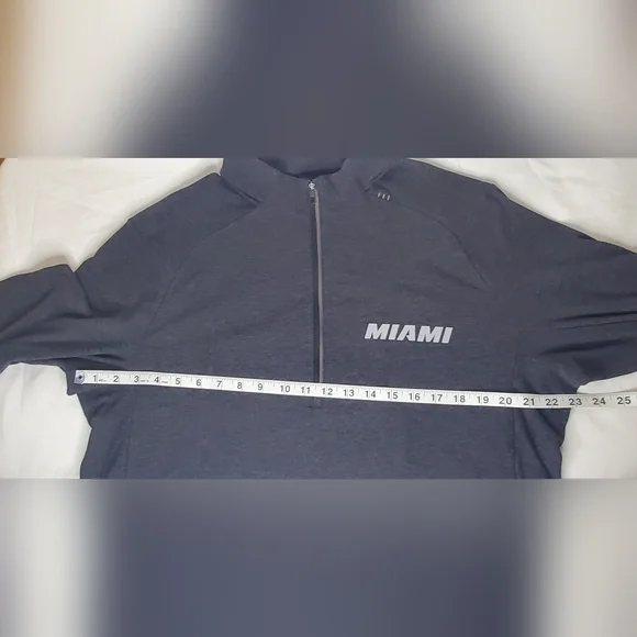 Lululemon Size XL/TG Black/grey JacketTech Half Zip -